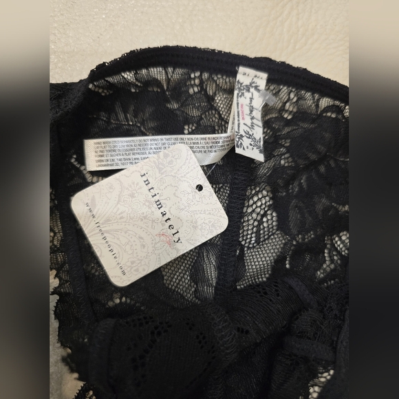 FREE PEOPLE INTIMATELY Black Lace Intimate Thong Underware Size S - Picture 2 of 3